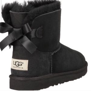 BNWT BLACK MINI BAILEY BOW UGGS